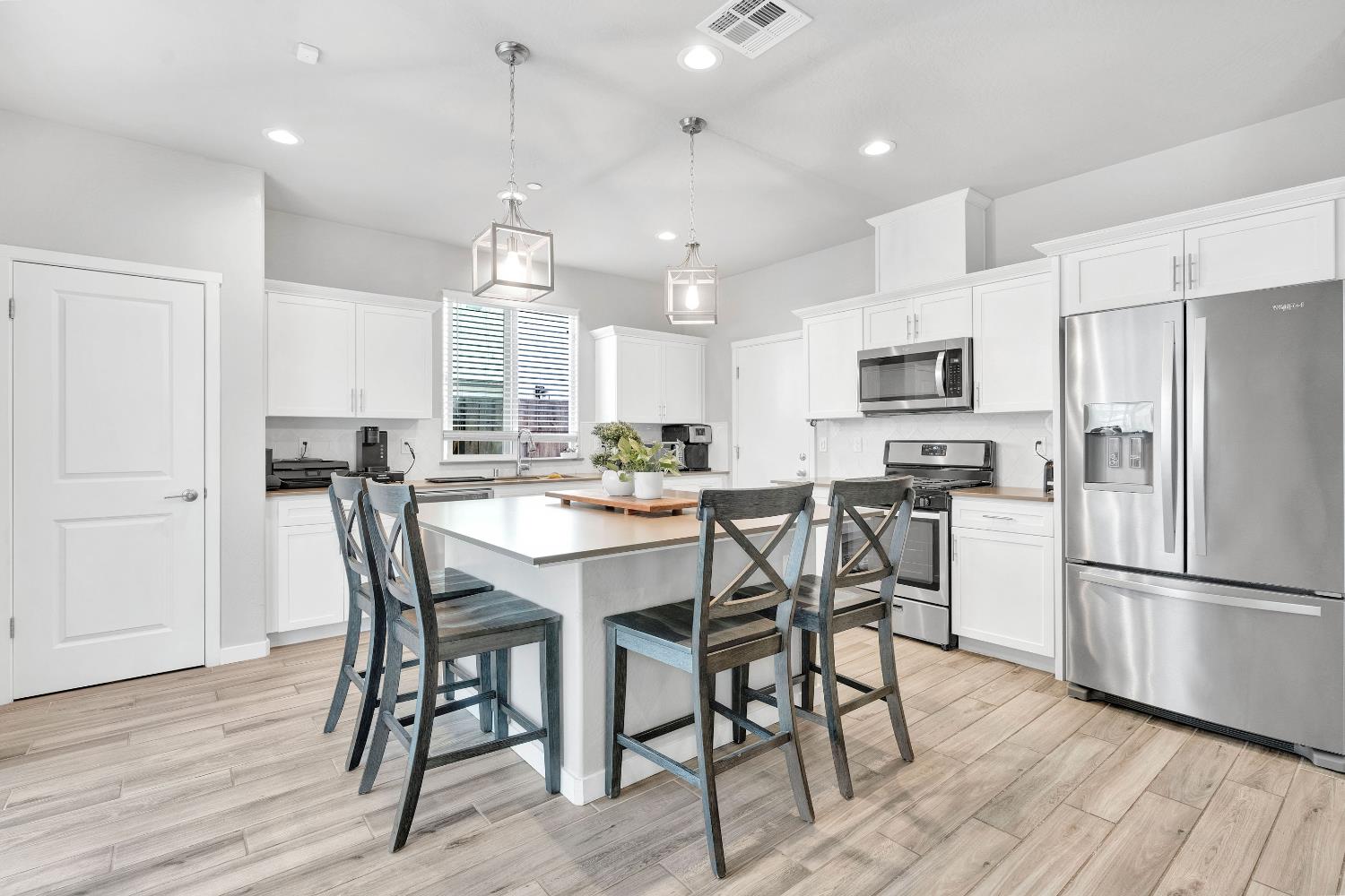 3875 Roberts Ave, Clovis, CA 93619