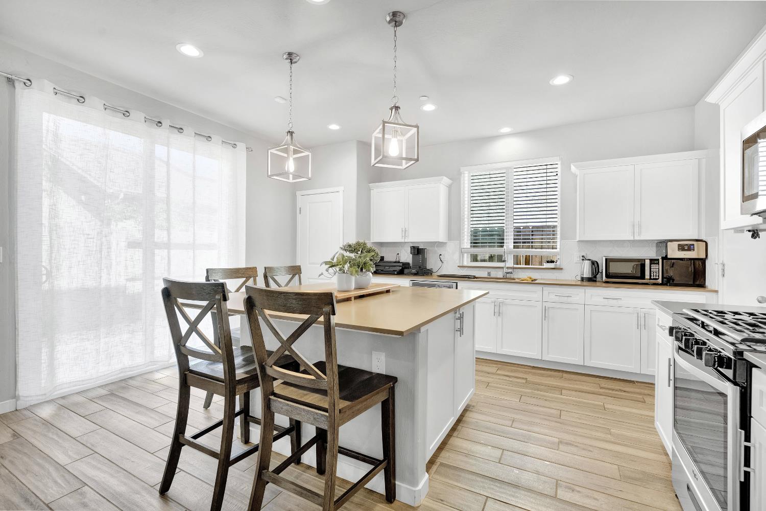 3875 Roberts Ave, Clovis, CA 93619