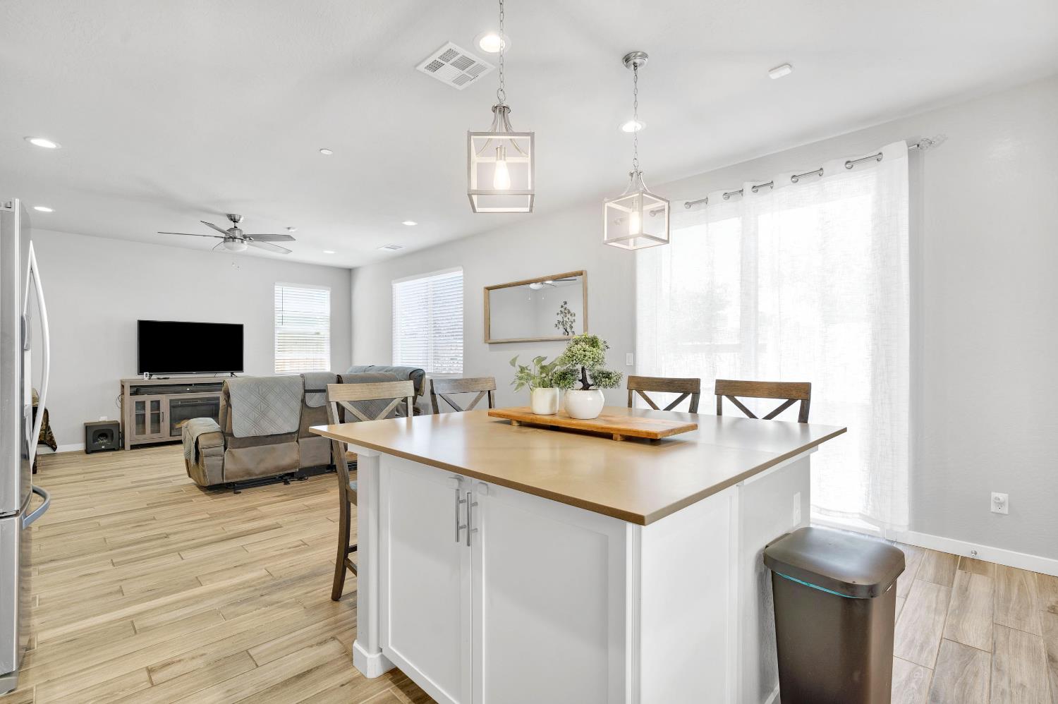 3875 Roberts Ave, Clovis, CA 93619