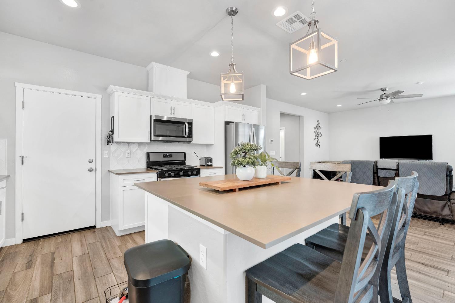 3875 Roberts Ave, Clovis, CA 93619