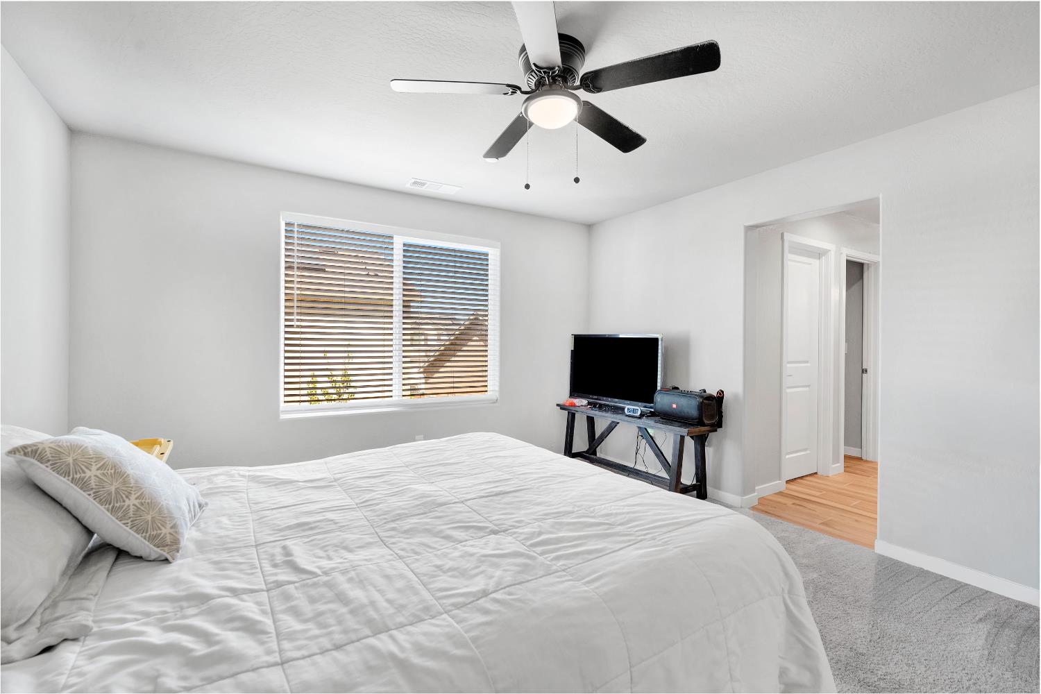 3875 Roberts Ave, Clovis, CA 93619