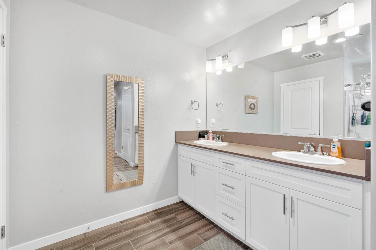 3875 Roberts Ave, Clovis, CA 93619