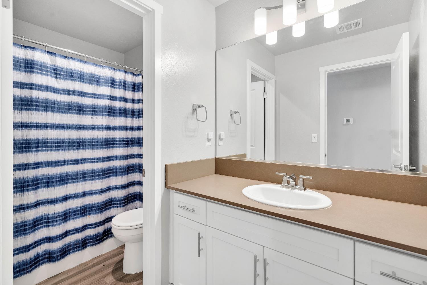 3875 Roberts Ave, Clovis, CA 93619