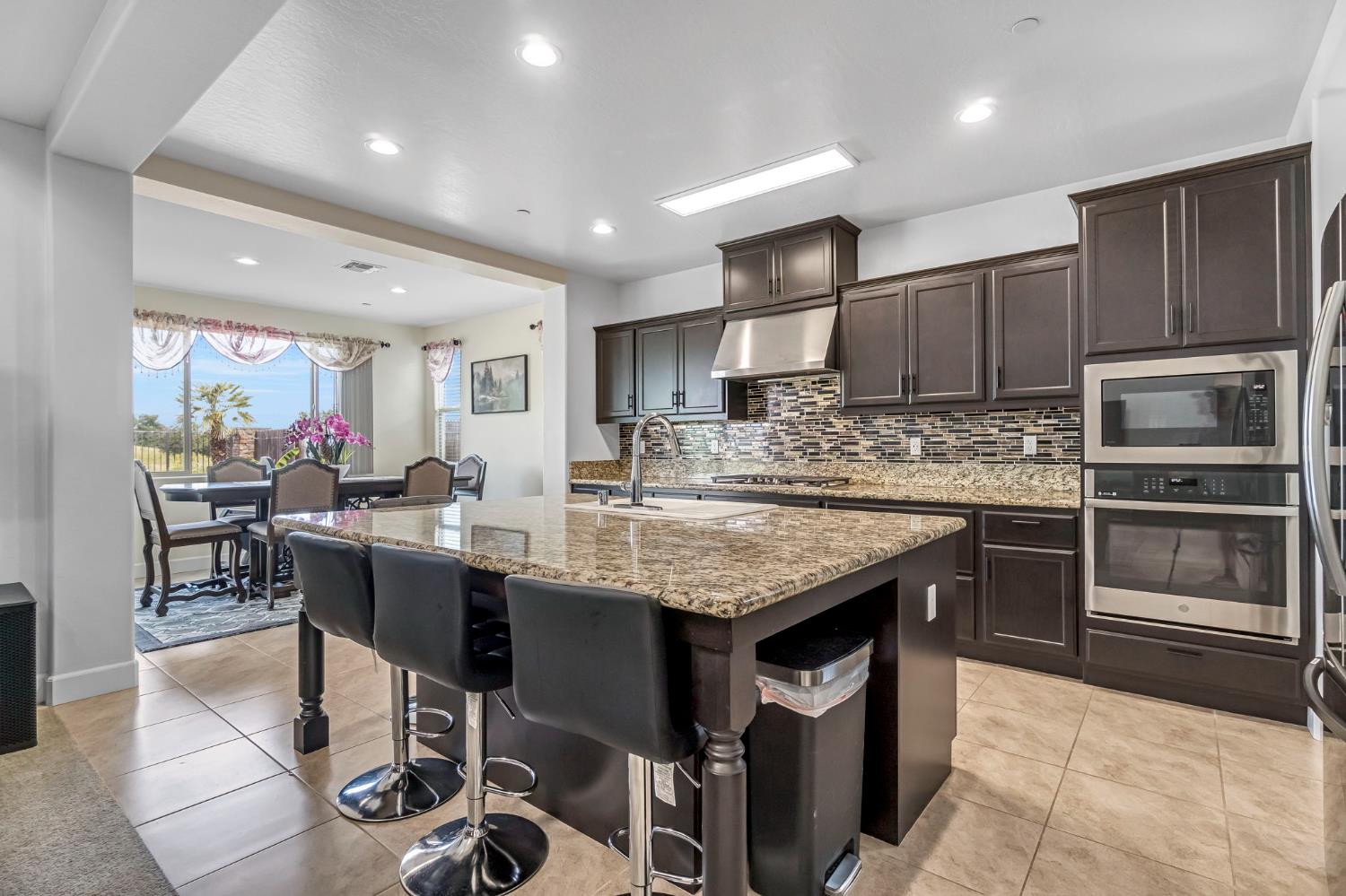 3405 W Kamm Ave, Dinuba, CA 93618