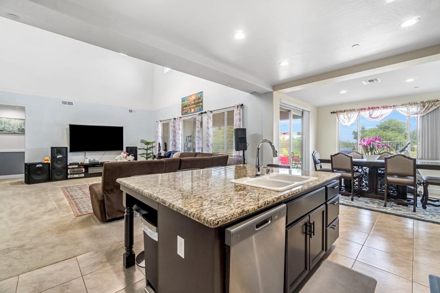 3405 W Kamm Ave, Dinuba, CA 93618