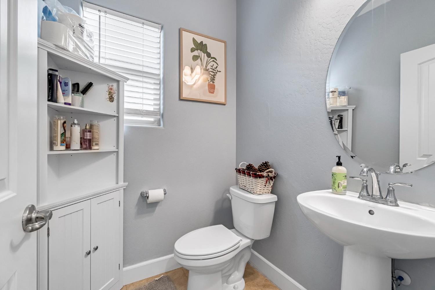 3405 W Kamm Ave, Dinuba, CA 93618