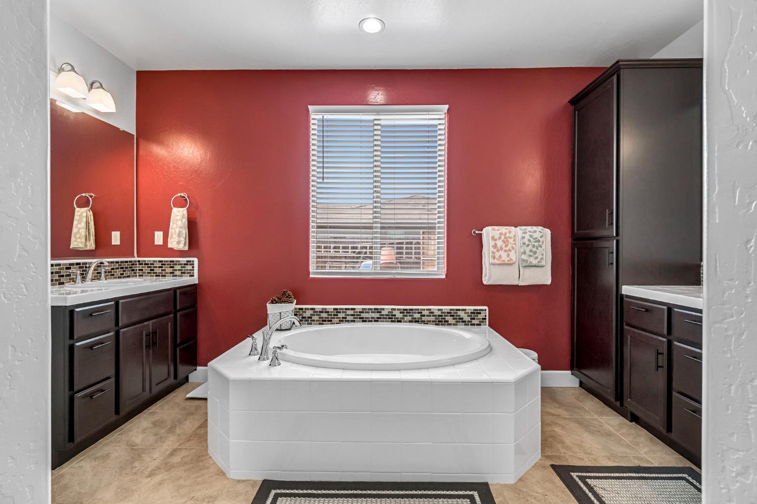 3405 W Kamm Ave, Dinuba, CA 93618