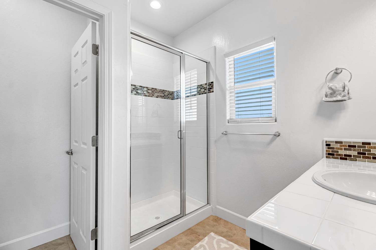 3405 W Kamm Ave, Dinuba, CA 93618