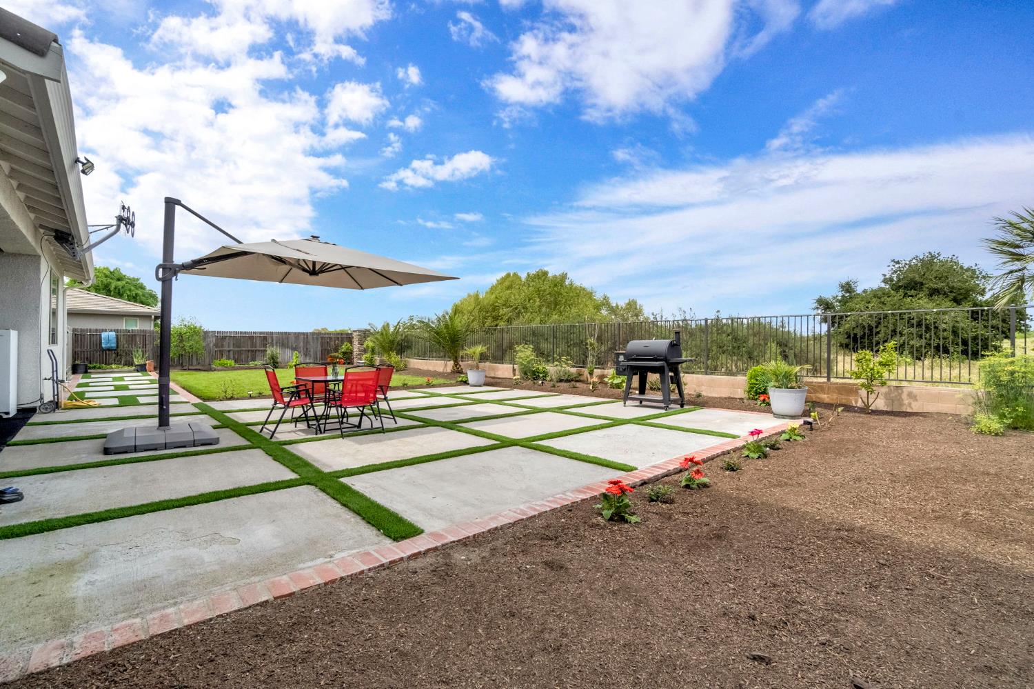 3405 W Kamm Ave, Dinuba, CA 93618