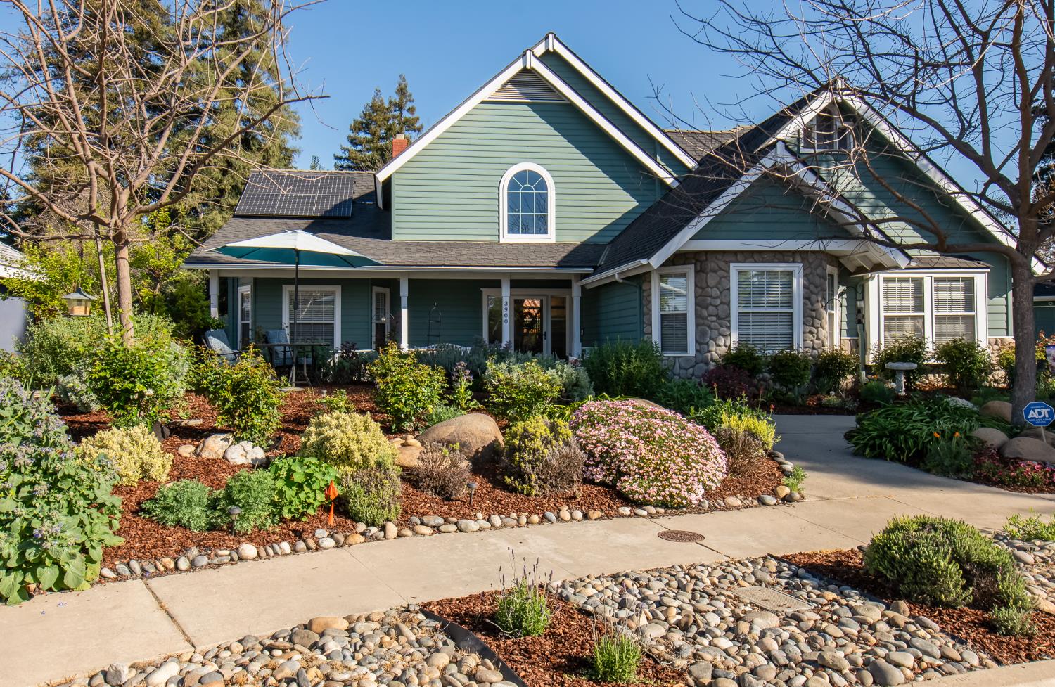 3900 W Allen Ct, Visalia, CA 93291