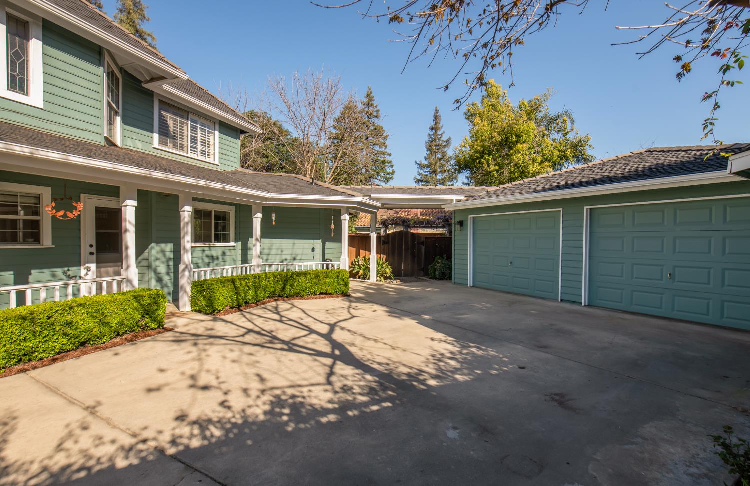 3900 W Allen Ct, Visalia, CA 93291