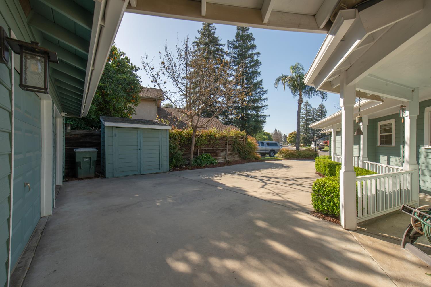 3900 W Allen Ct, Visalia, CA 93291