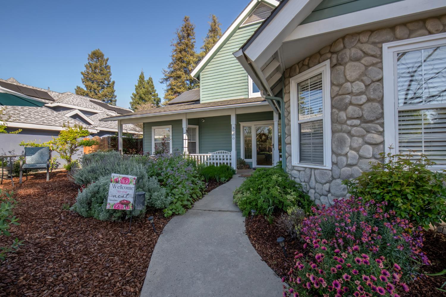 3900 W Allen Ct, Visalia, CA 93291