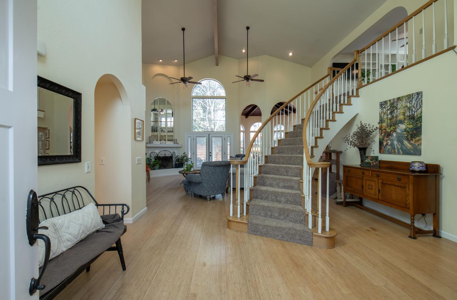 3900 W Allen Ct, Visalia, CA 93291