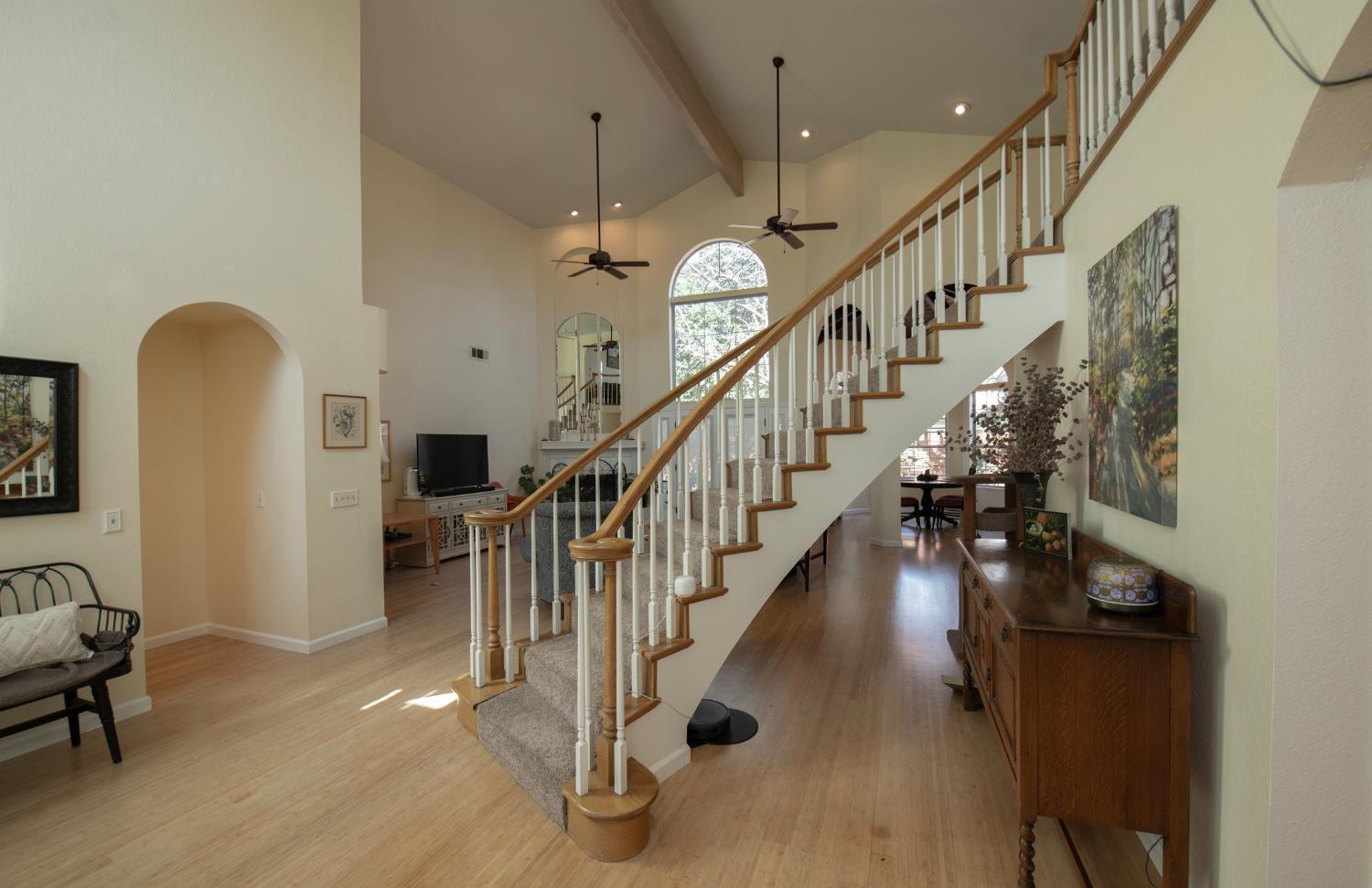 3900 W Allen Ct, Visalia, CA 93291