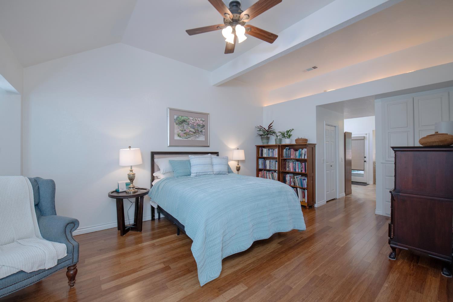 3900 W Allen Ct, Visalia, CA 93291