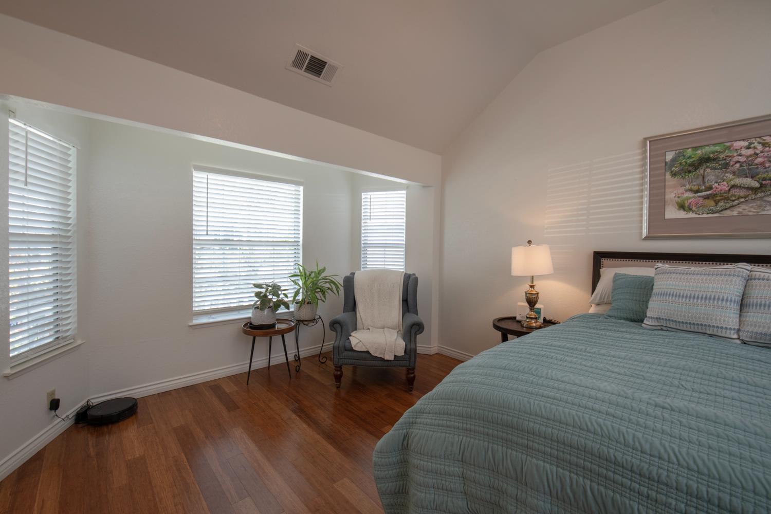 3900 W Allen Ct, Visalia, CA 93291