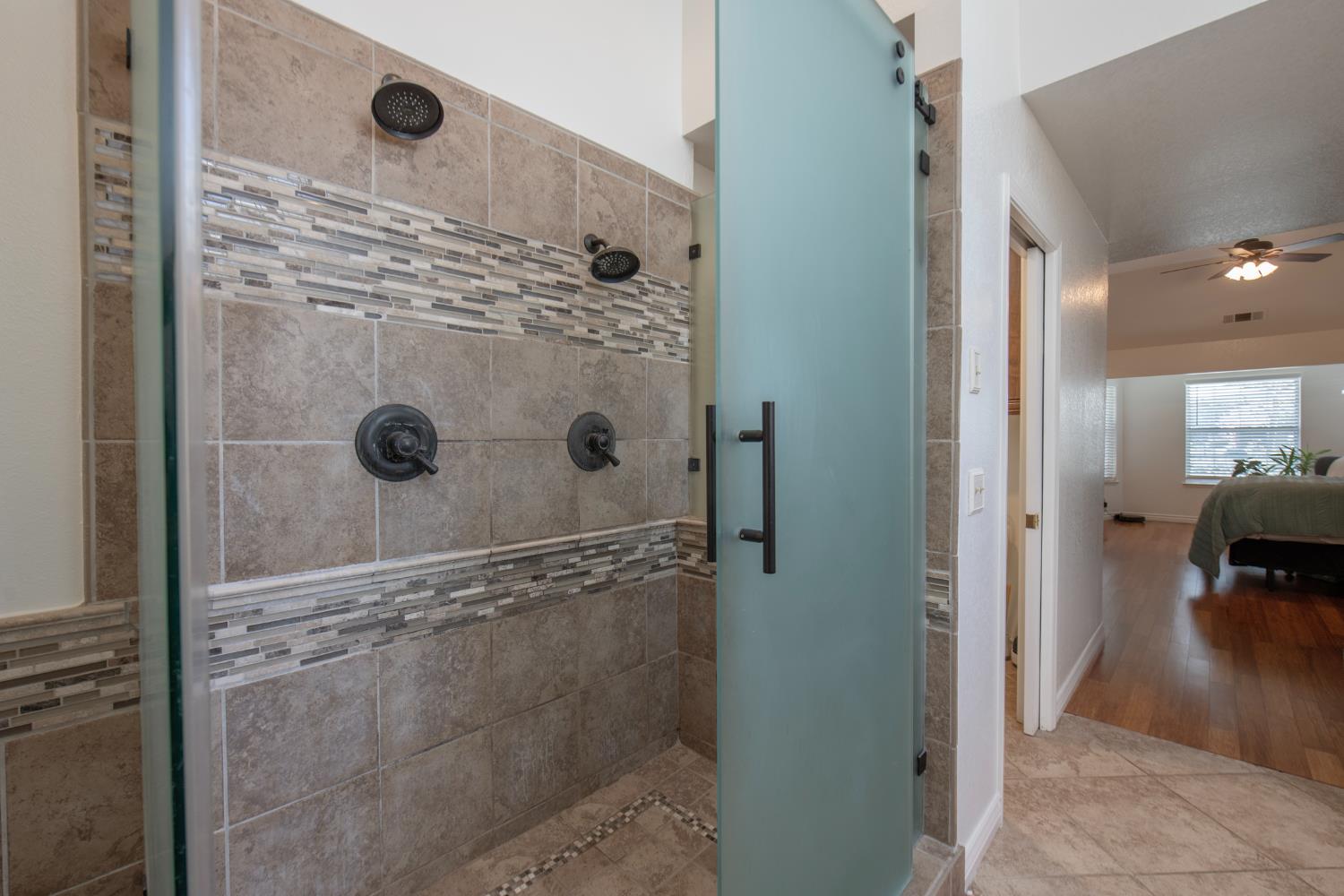 3900 W Allen Ct, Visalia, CA 93291