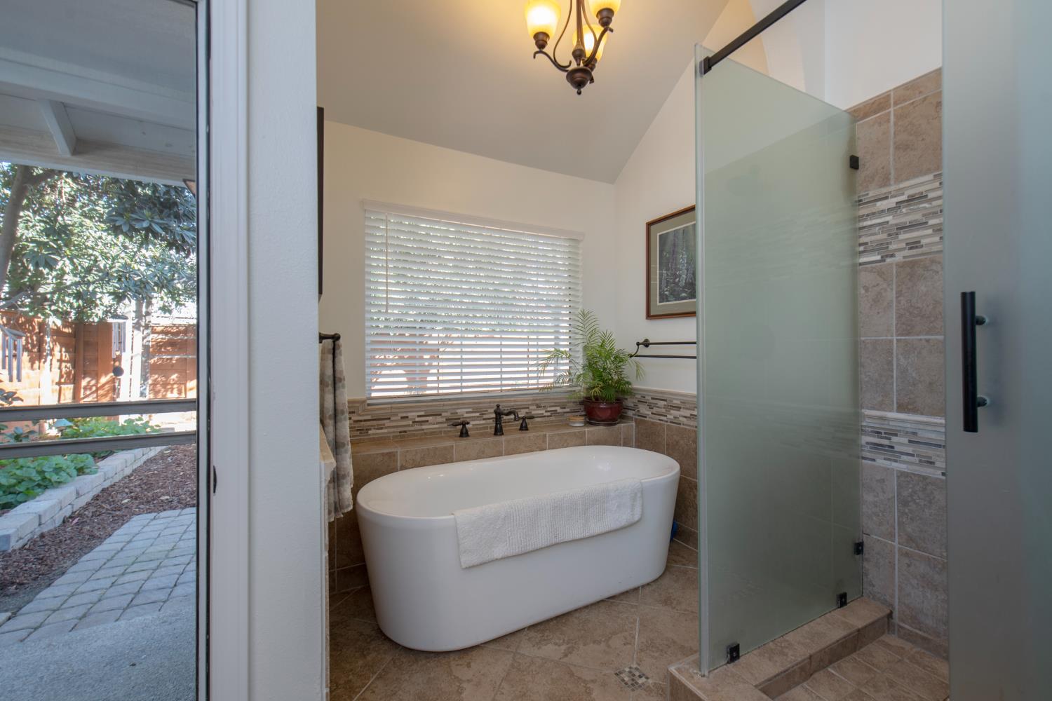 3900 W Allen Ct, Visalia, CA 93291