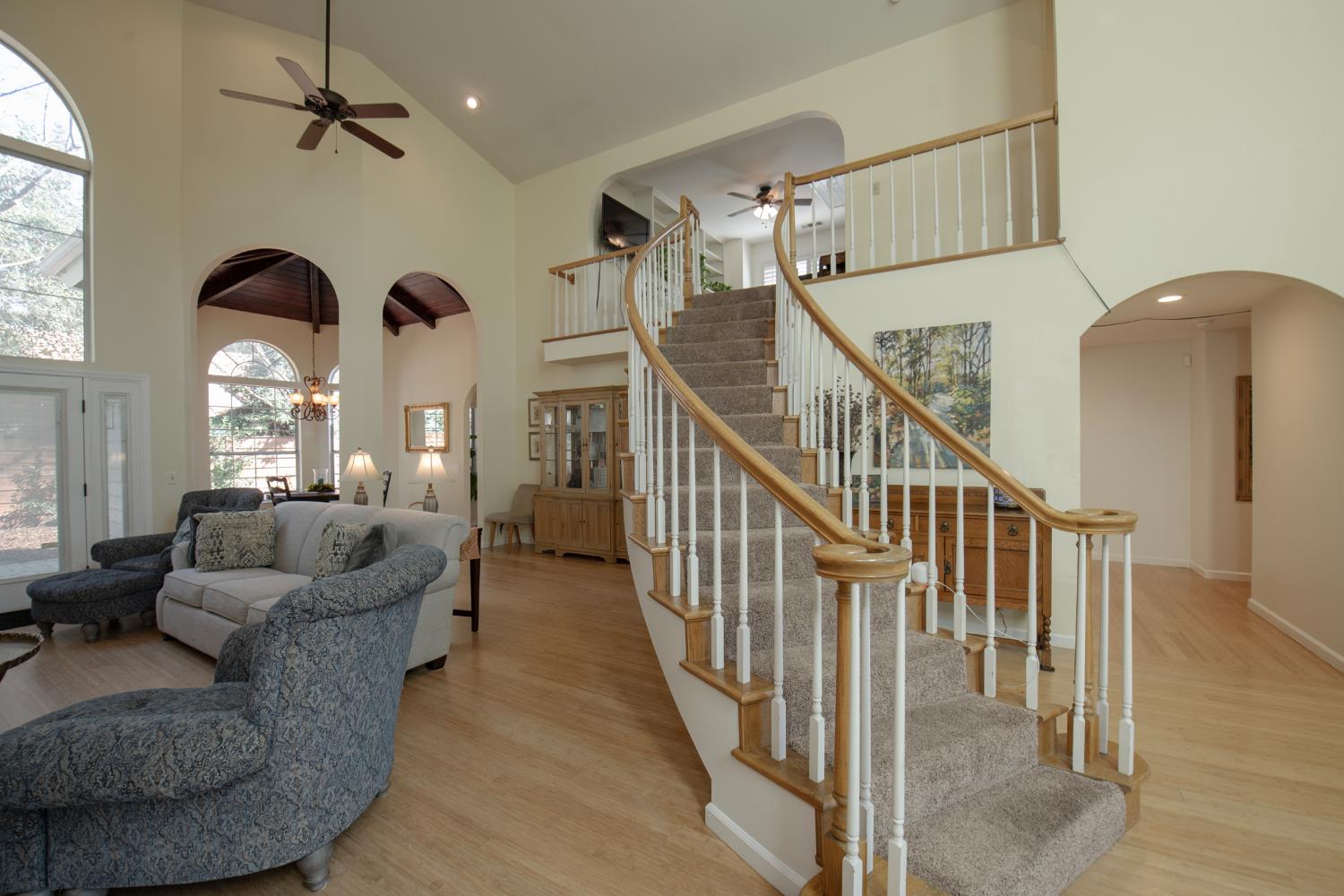 3900 W Allen Ct, Visalia, CA 93291