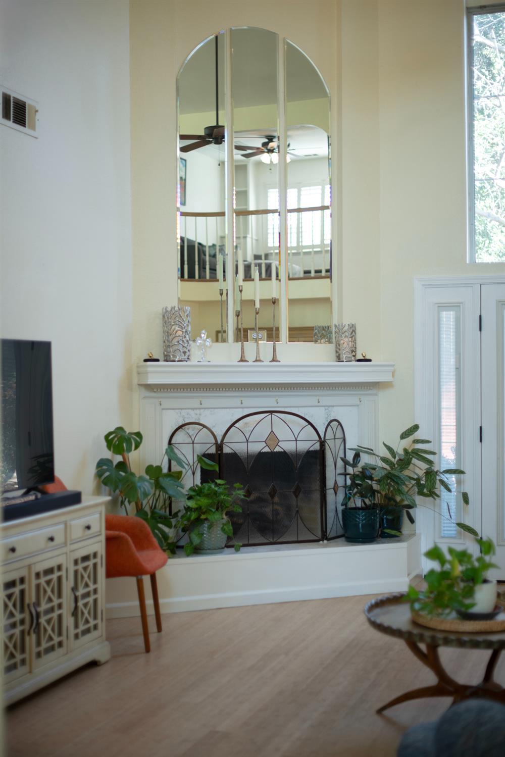 3900 W Allen Ct, Visalia, CA 93291