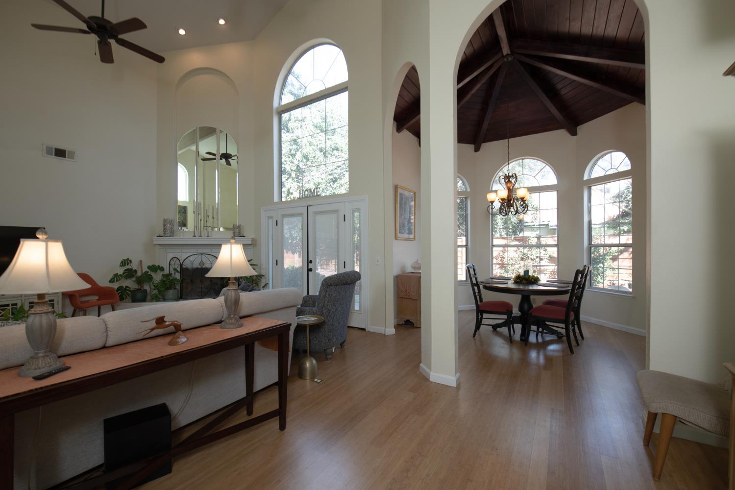 3900 W Allen Ct, Visalia, CA 93291