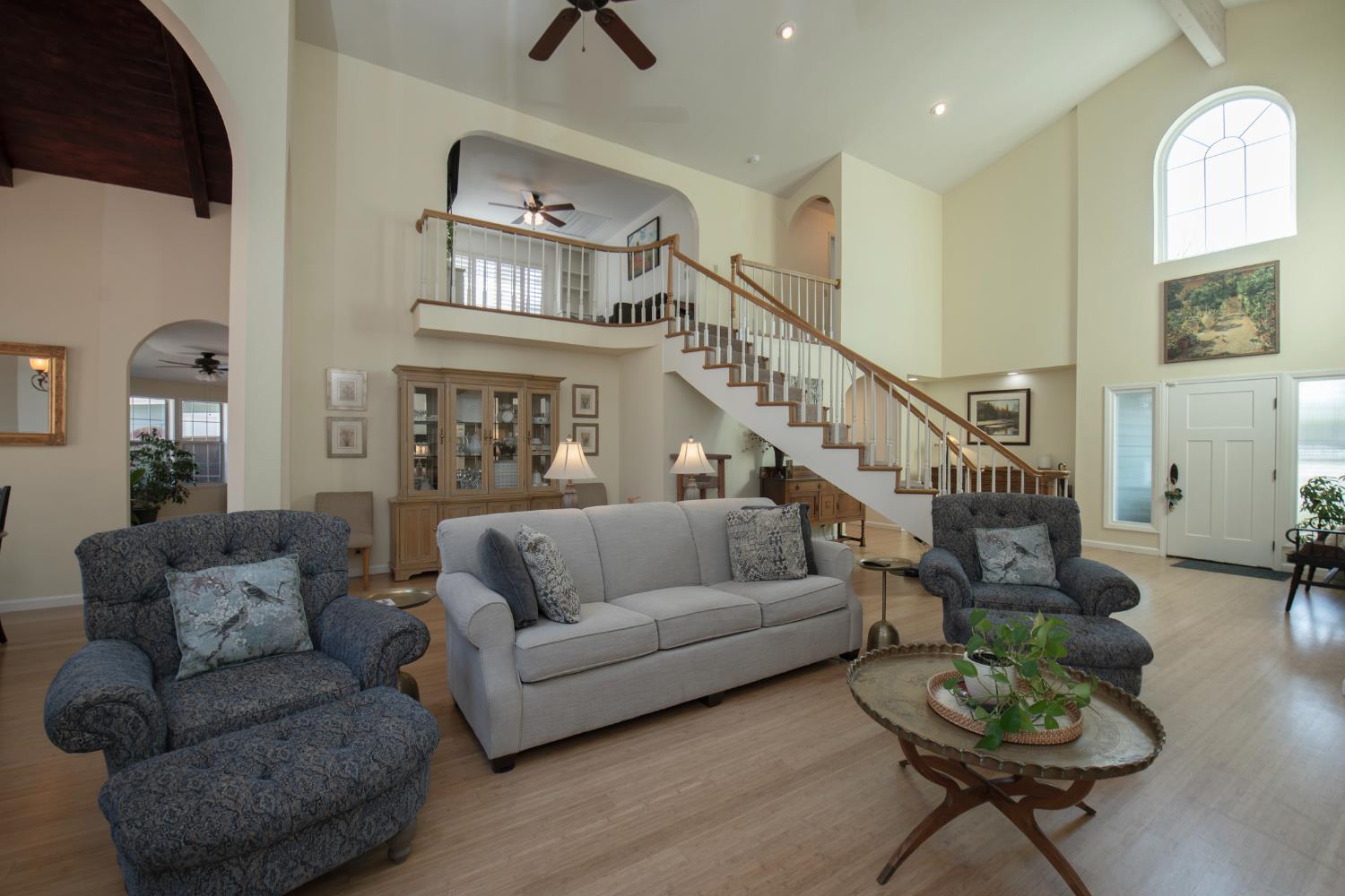 3900 W Allen Ct, Visalia, CA 93291