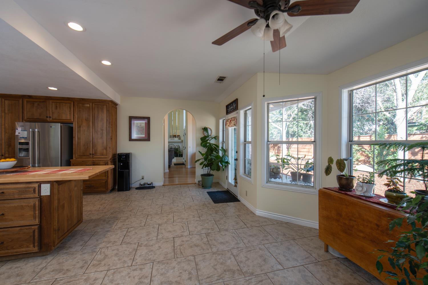 3900 W Allen Ct, Visalia, CA 93291