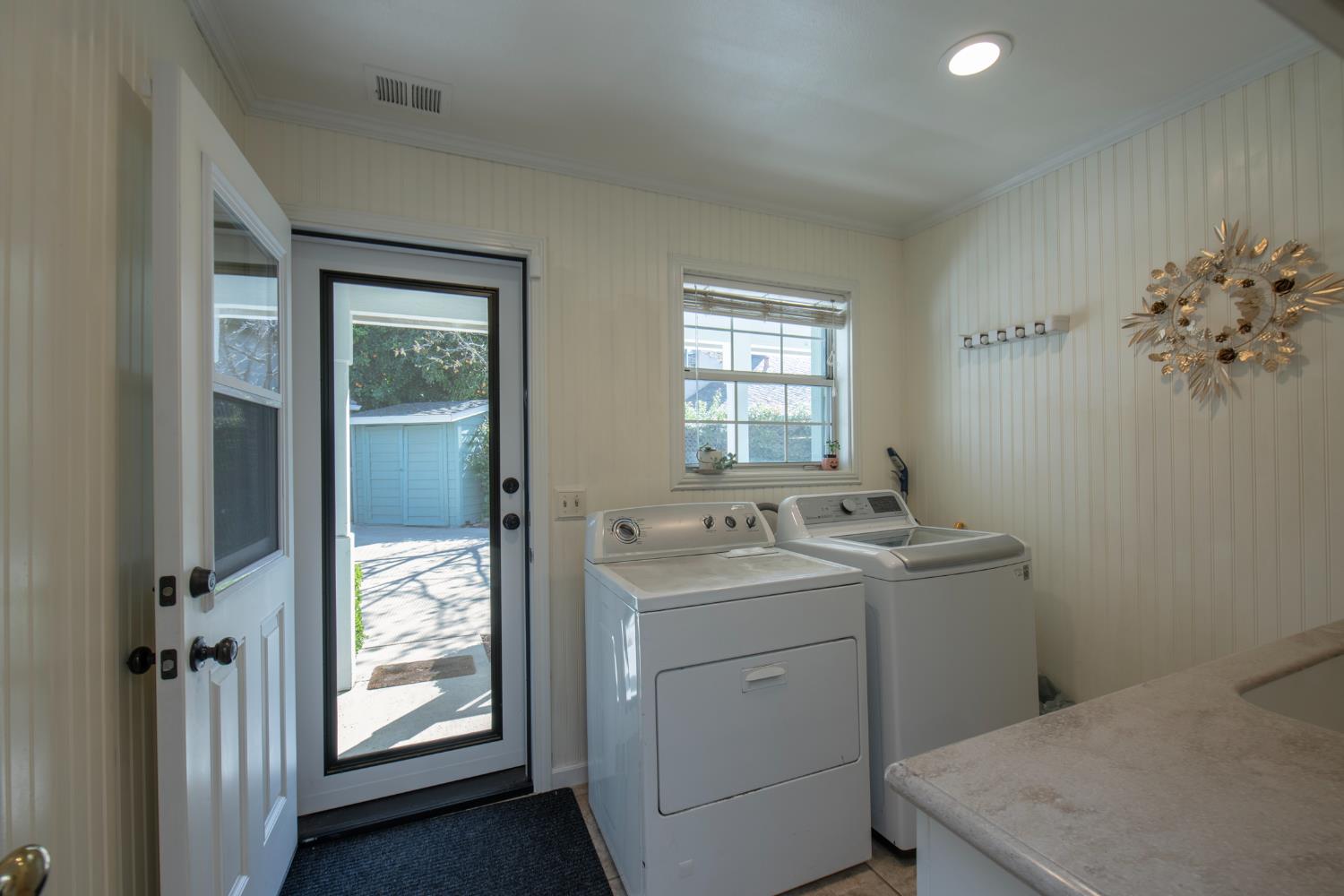 3900 W Allen Ct, Visalia, CA 93291