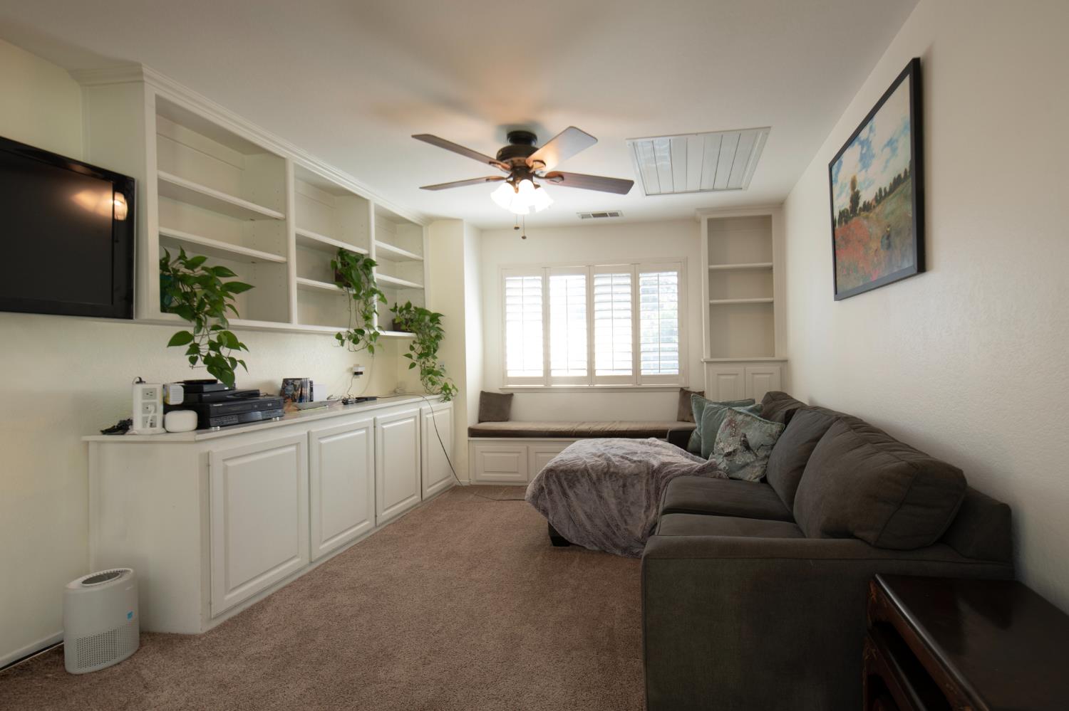 3900 W Allen Ct, Visalia, CA 93291