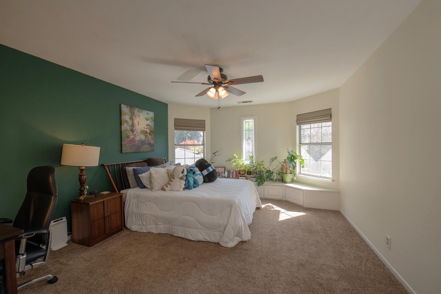 3900 W Allen Ct, Visalia, CA 93291