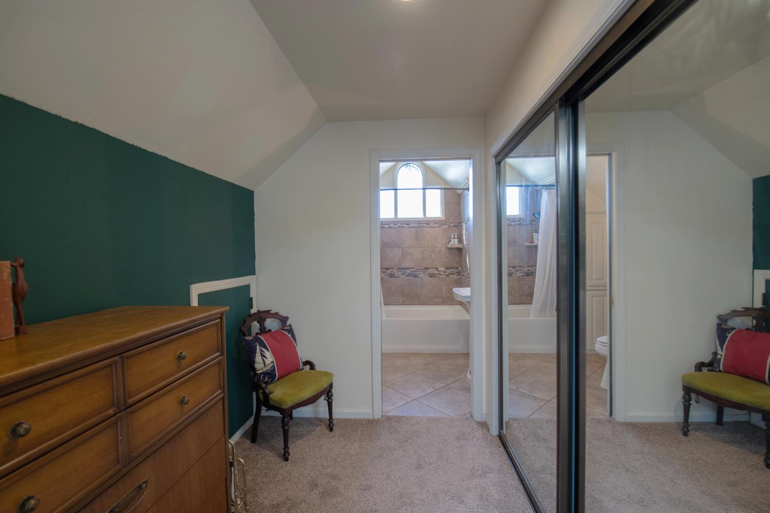 3900 W Allen Ct, Visalia, CA 93291