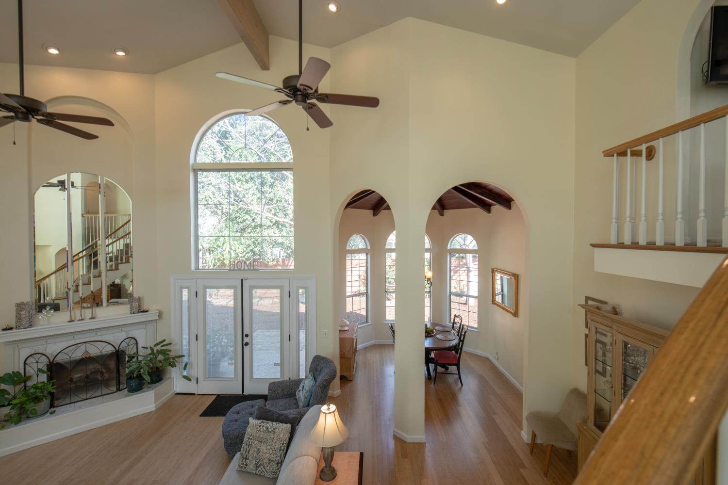 3900 W Allen Ct, Visalia, CA 93291