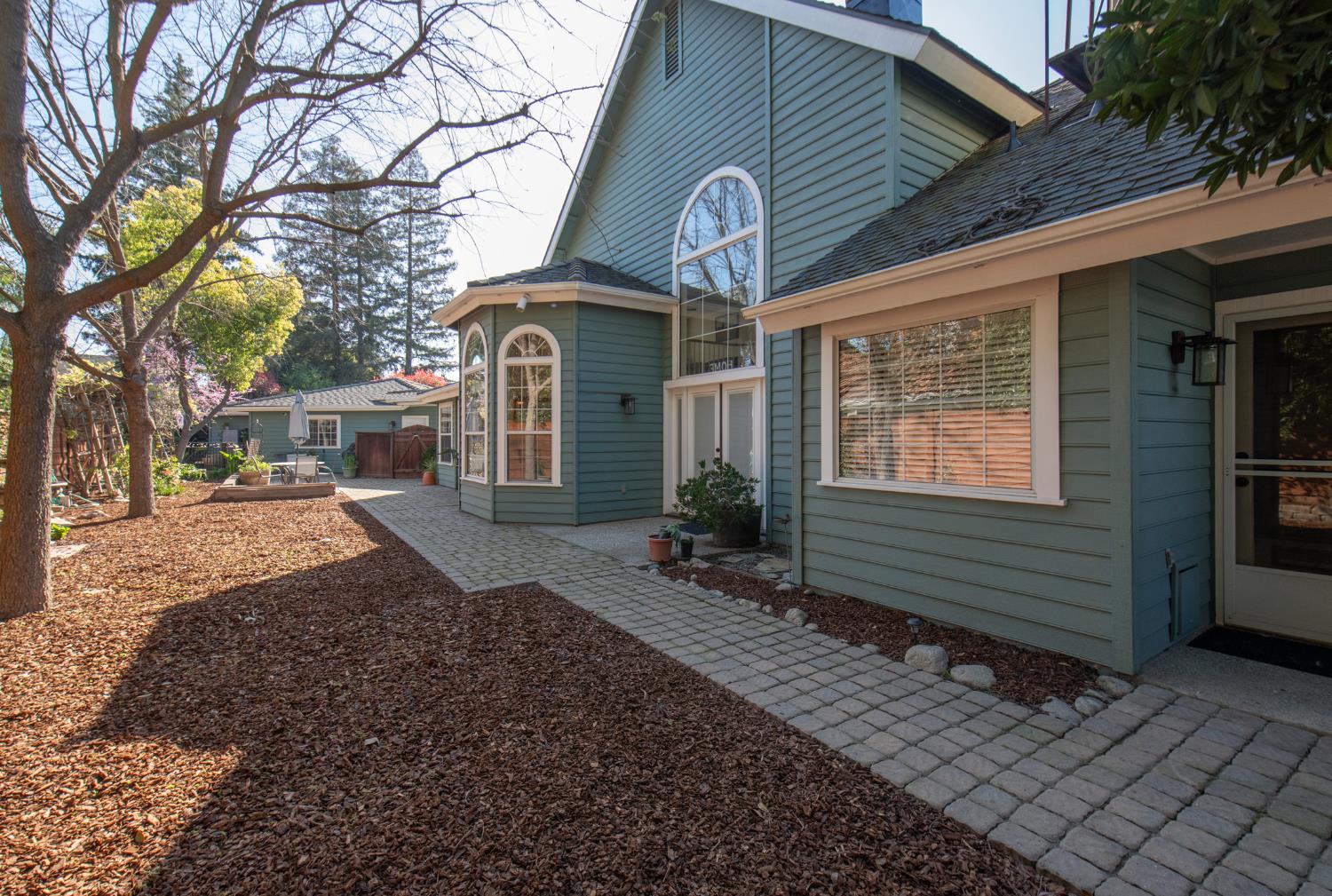 3900 W Allen Ct, Visalia, CA 93291