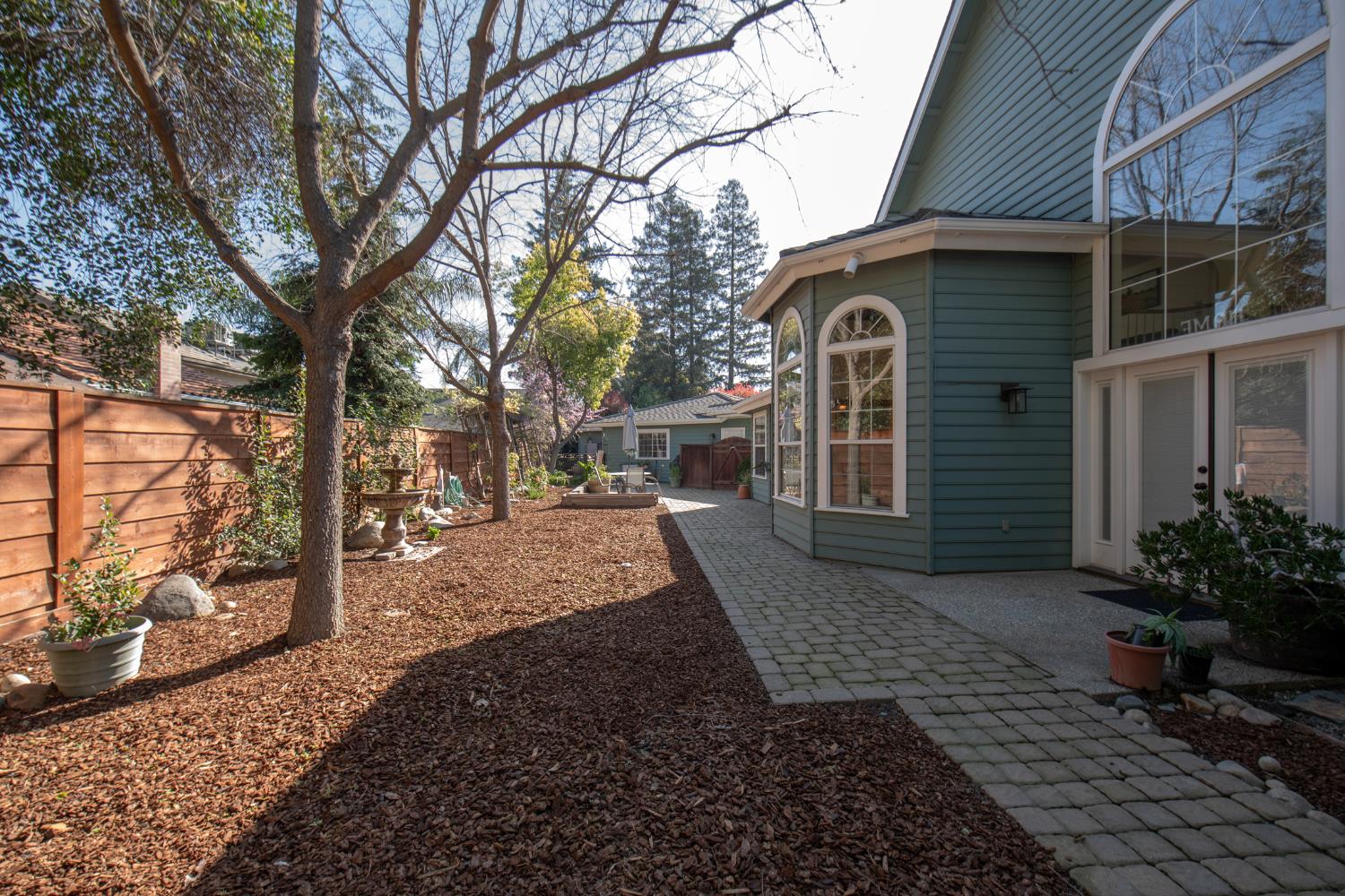 3900 W Allen Ct, Visalia, CA 93291