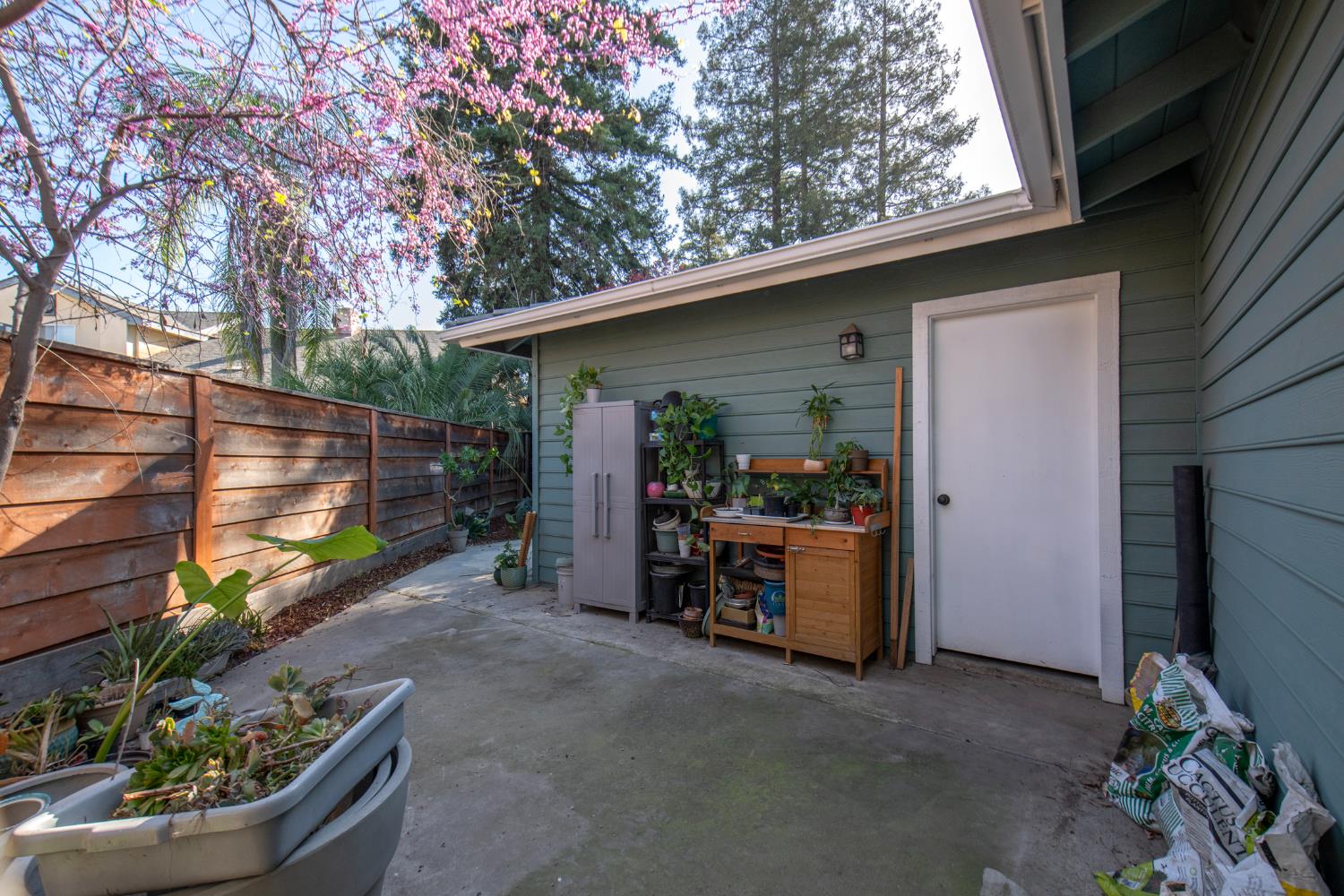 3900 W Allen Ct, Visalia, CA 93291