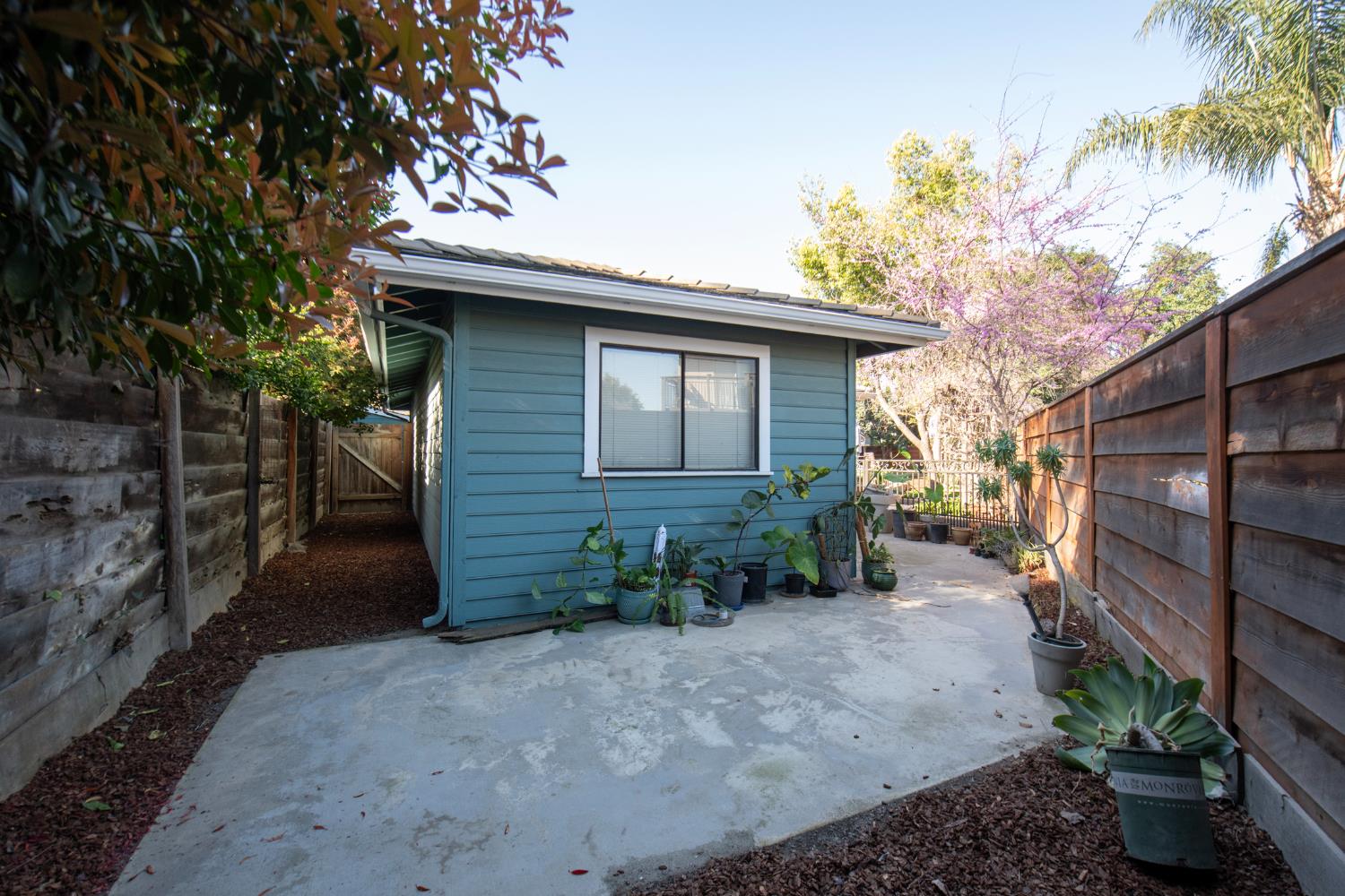 3900 W Allen Ct, Visalia, CA 93291