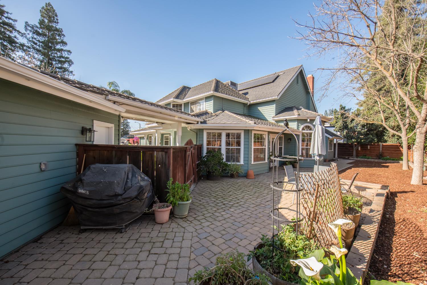 3900 W Allen Ct, Visalia, CA 93291