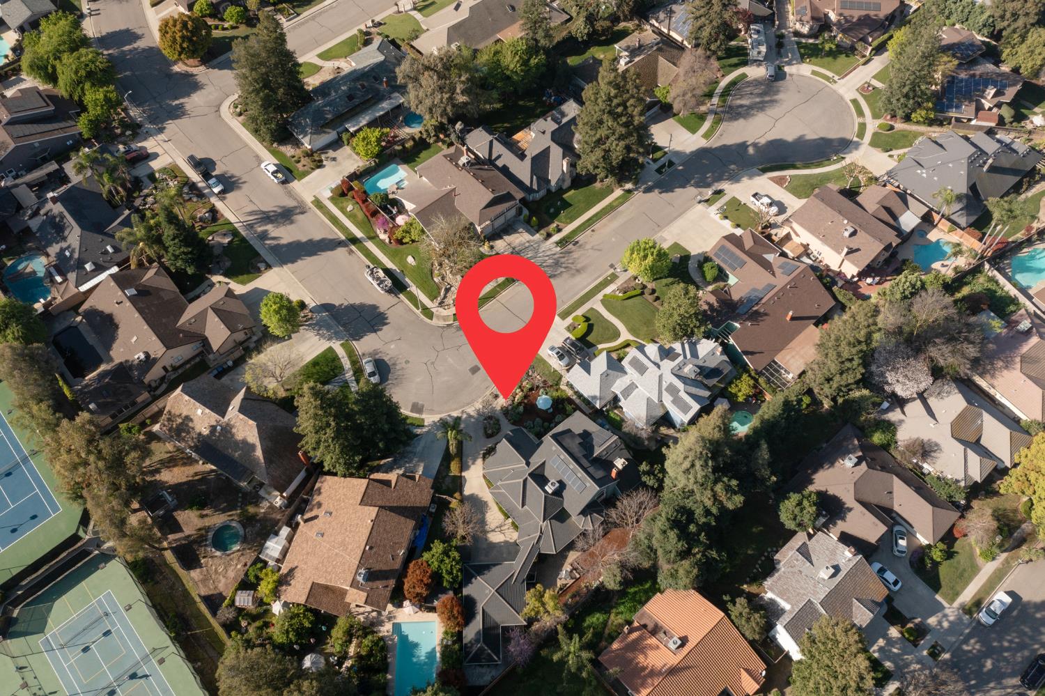 3900 W Allen Ct, Visalia, CA 93291