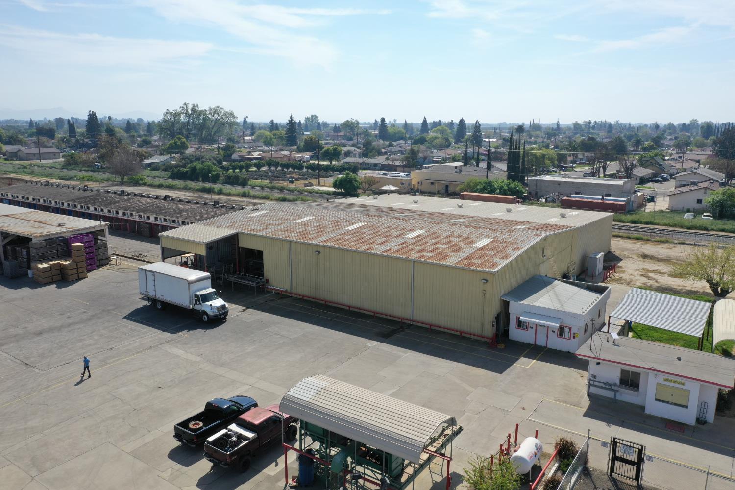 980 Farmersville Blvd, Farmersville, CA 93223