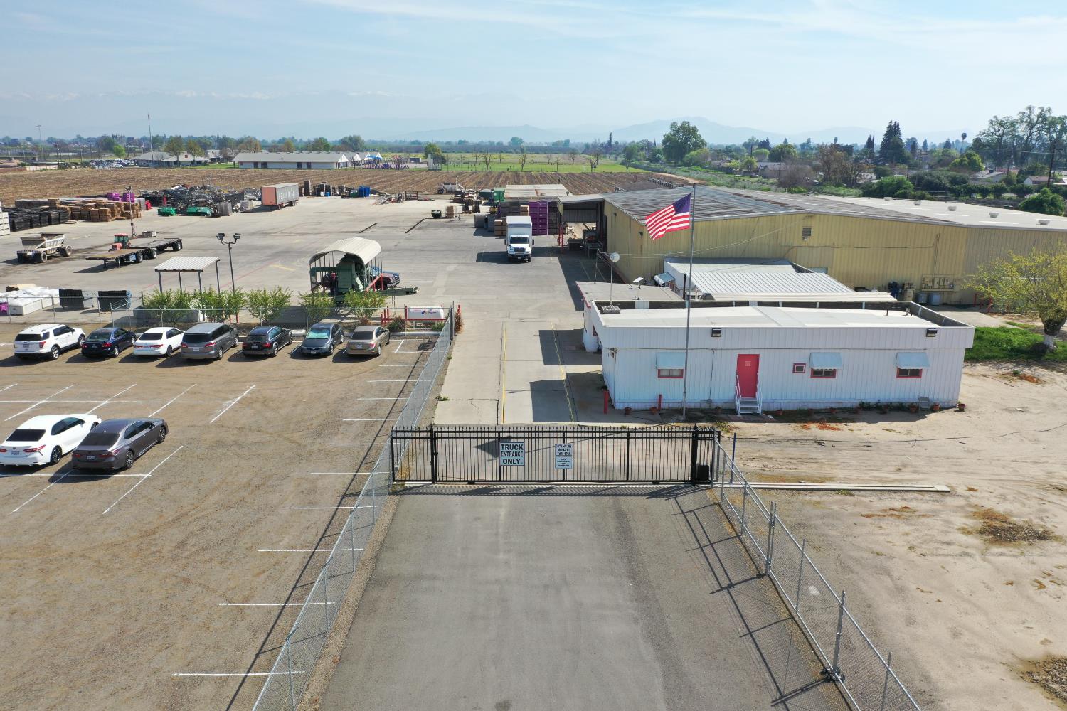 980 Farmersville Blvd, Farmersville, CA 93223