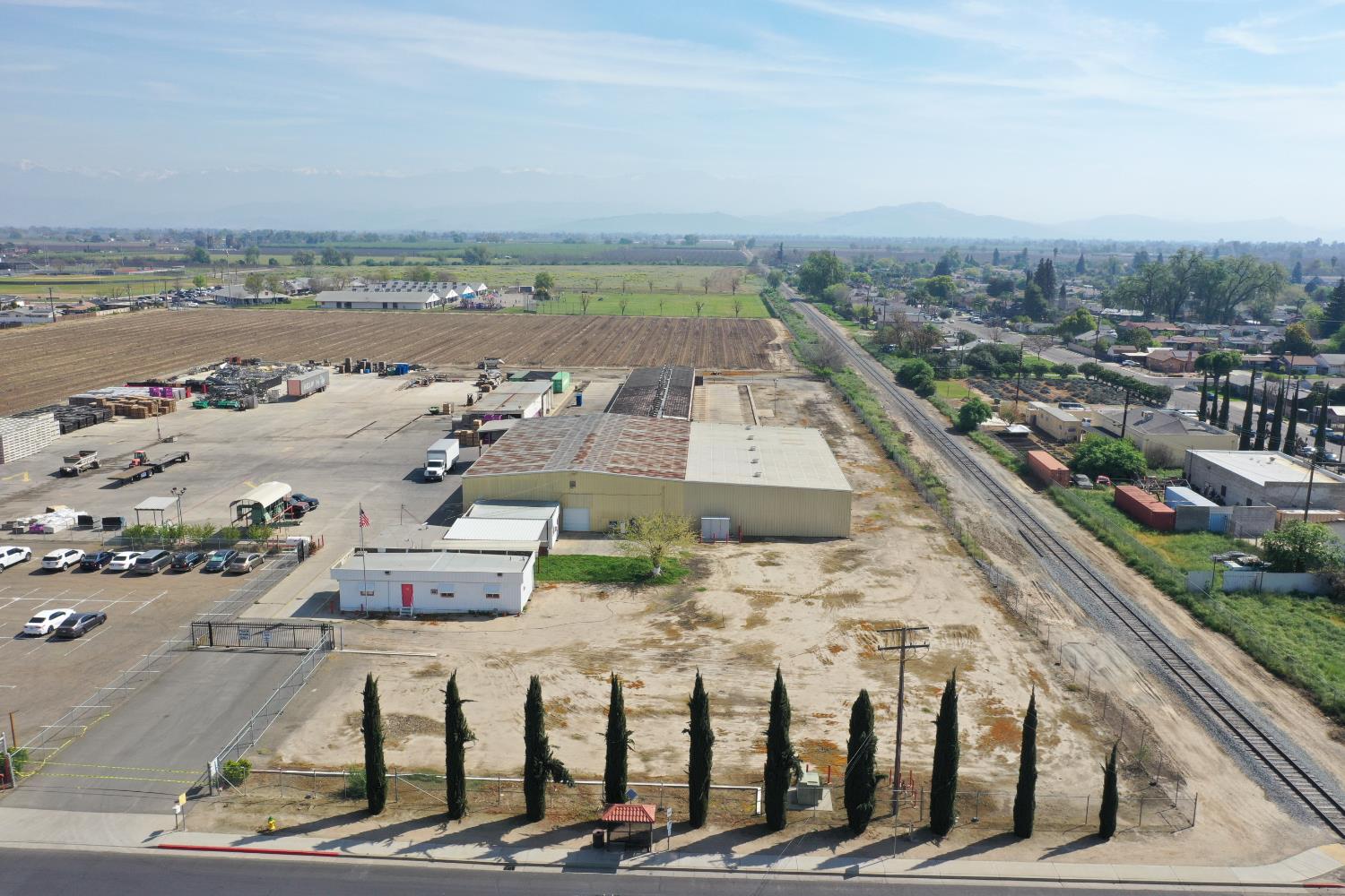 980 Farmersville Blvd, Farmersville, CA 93223