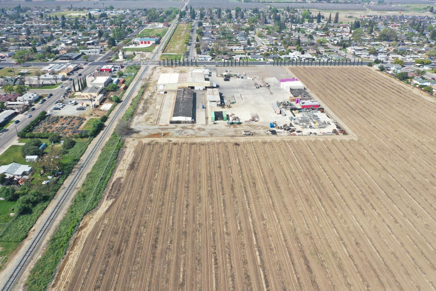 980 Farmersville Blvd, Farmersville, CA 93223