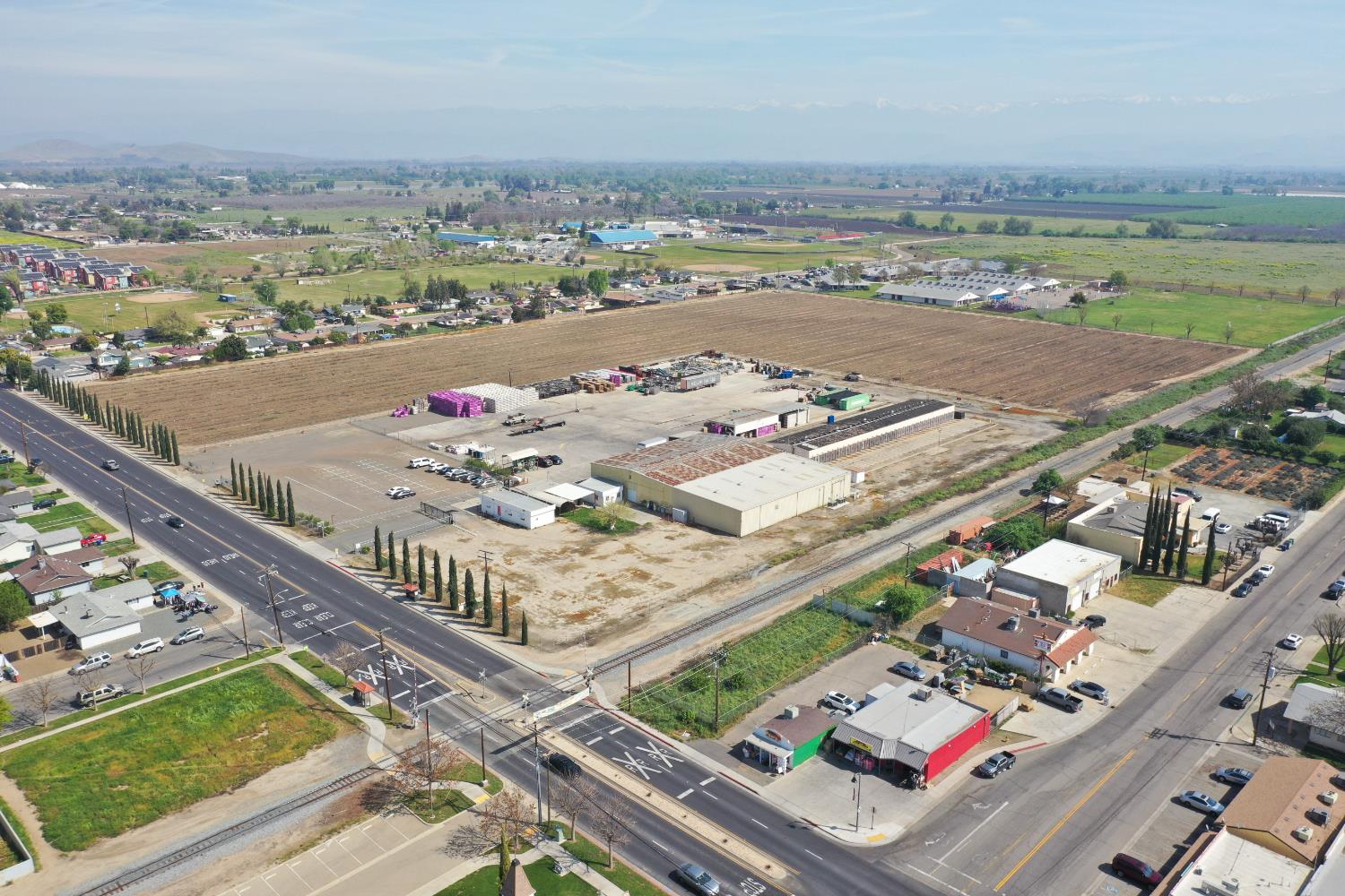 980 Farmersville Blvd, Farmersville, CA 93223