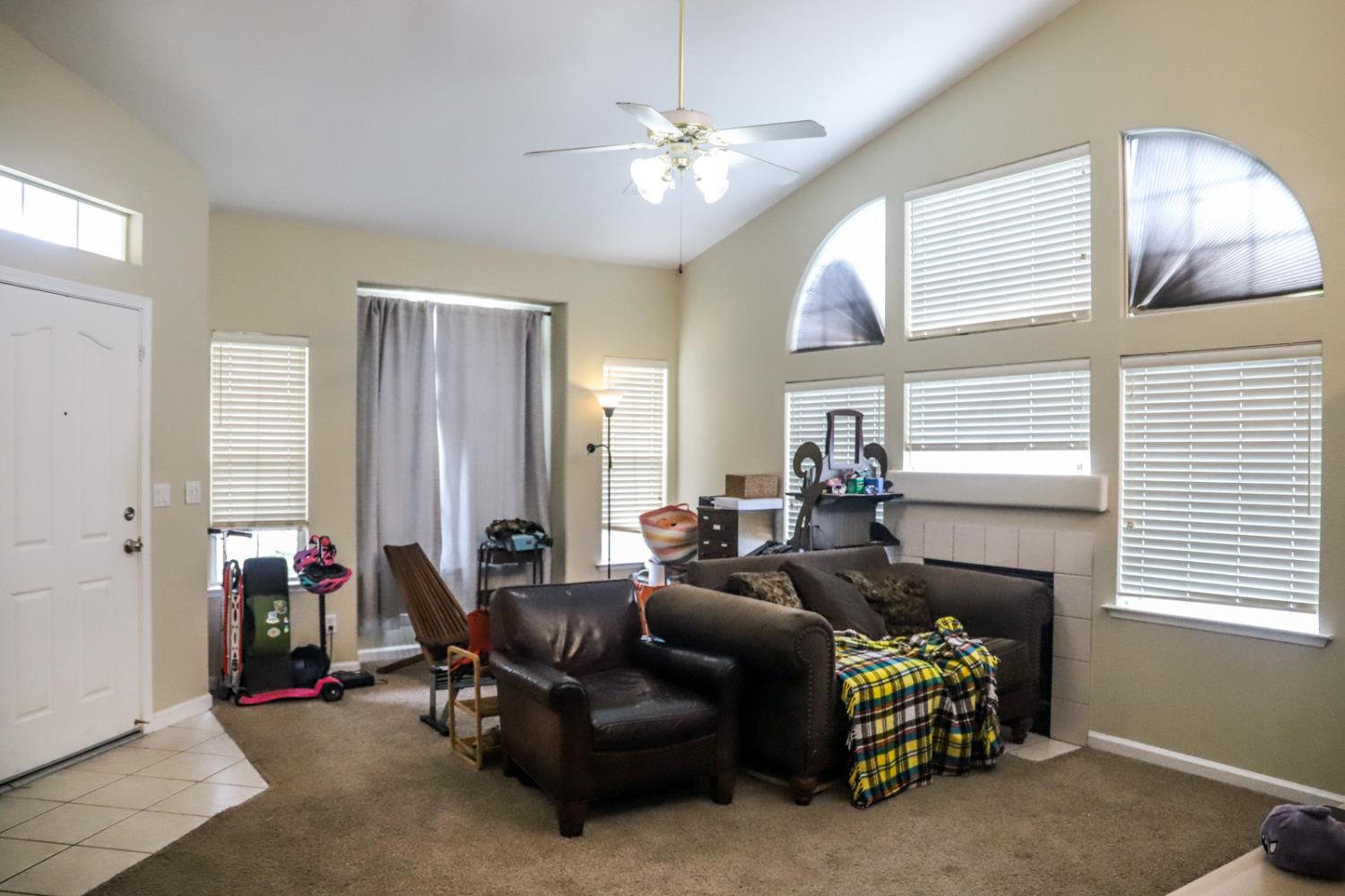 2098 E Revere Rd, Fresno, CA 93720