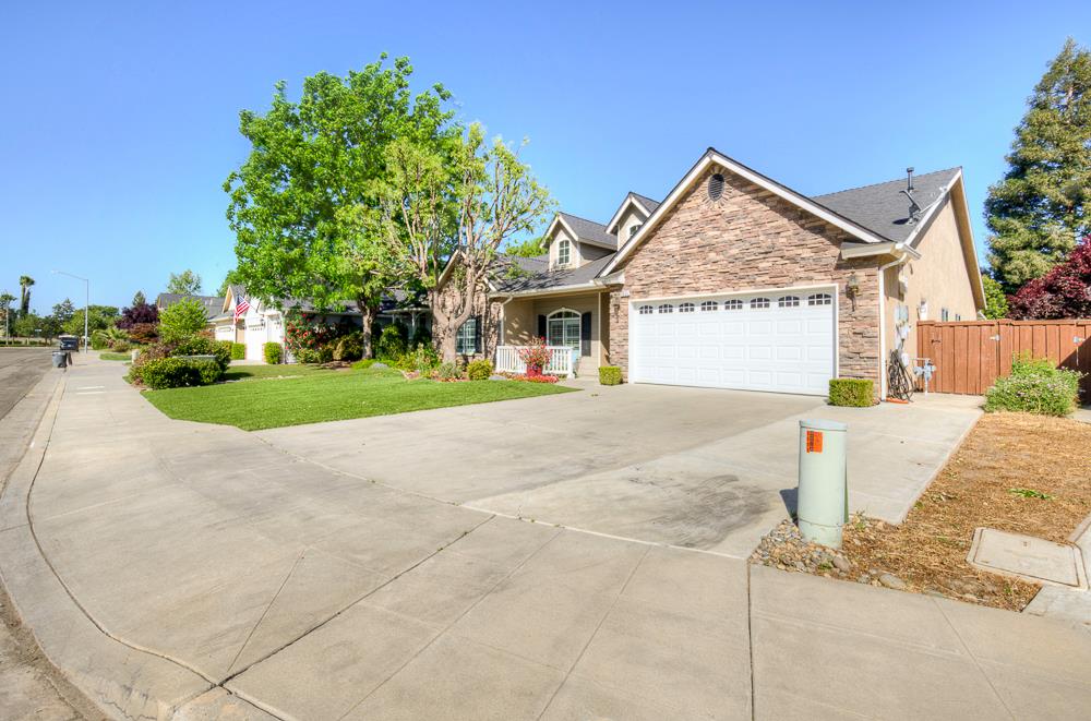 8894 N Winery Ave, Fresno, CA 93720