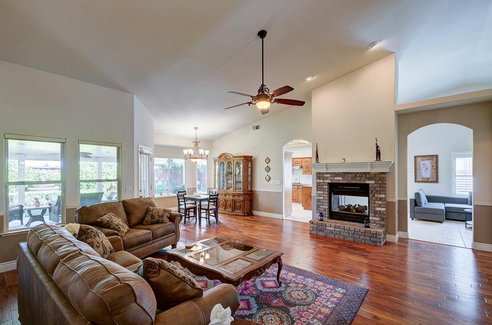 8894 N Winery Ave, Fresno, CA 93720