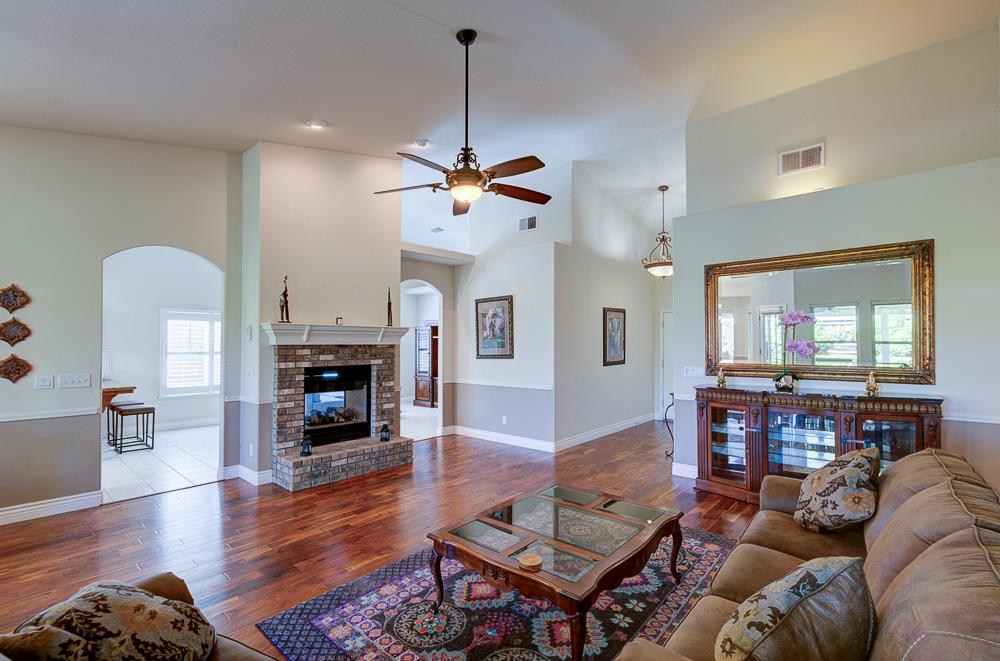 8894 N Winery Ave, Fresno, CA 93720