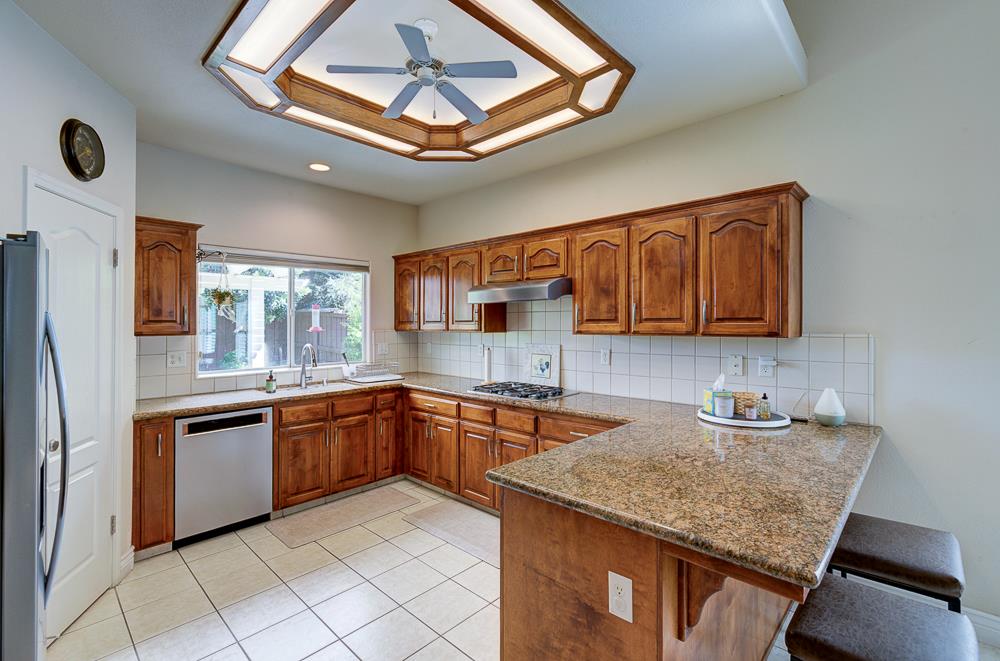 8894 N Winery Ave, Fresno, CA 93720