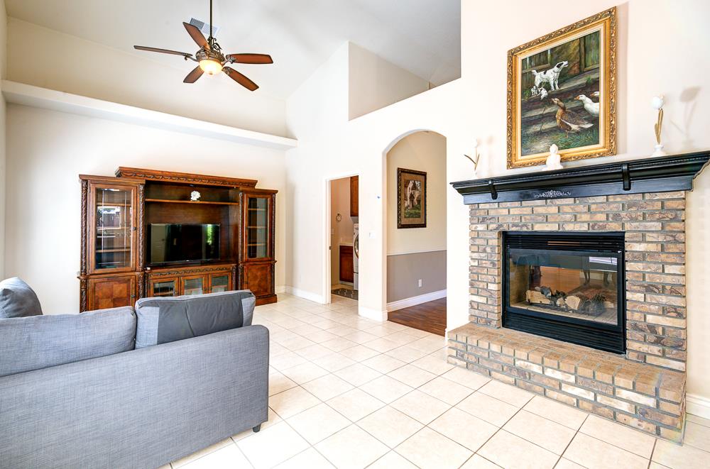 8894 N Winery Ave, Fresno, CA 93720